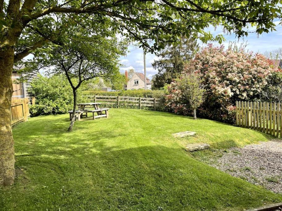 Cottage At The Butchers Arms Gloucester Extérieur photo
